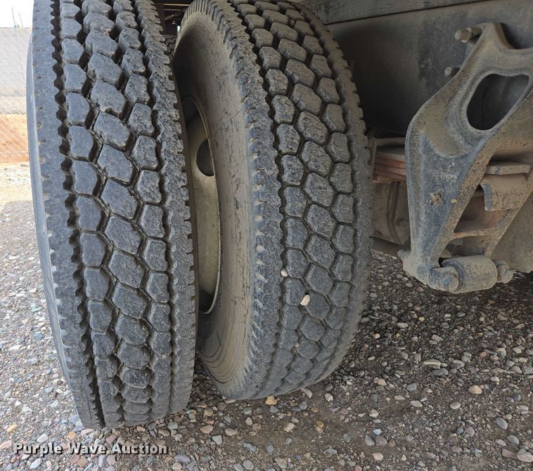 image for item EC1150 2009 International  4400 flatbed truck