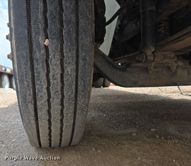 image for item EC1150 2009 International  4400 flatbed truck