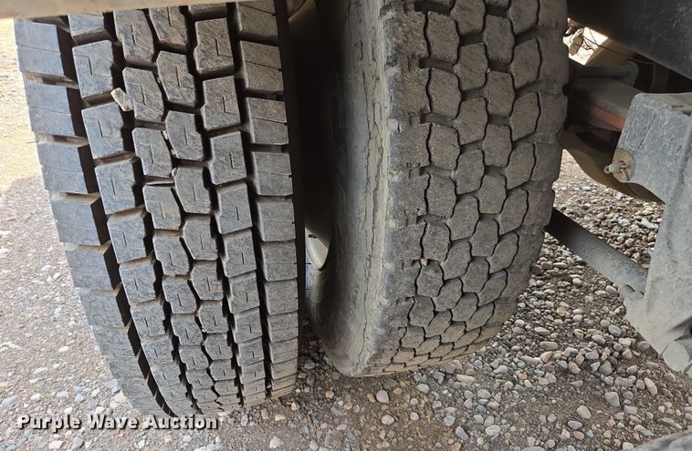 image for item EC1150 2009 International  4400 flatbed truck