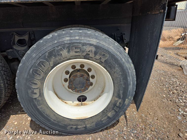 image for item EC1150 2009 International  4400 flatbed truck