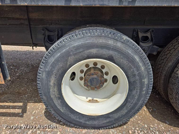 image for item EC1150 2009 International  4400 flatbed truck