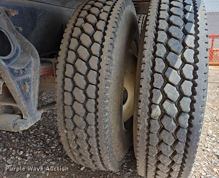 image for item EC1150 2009 International  4400 flatbed truck