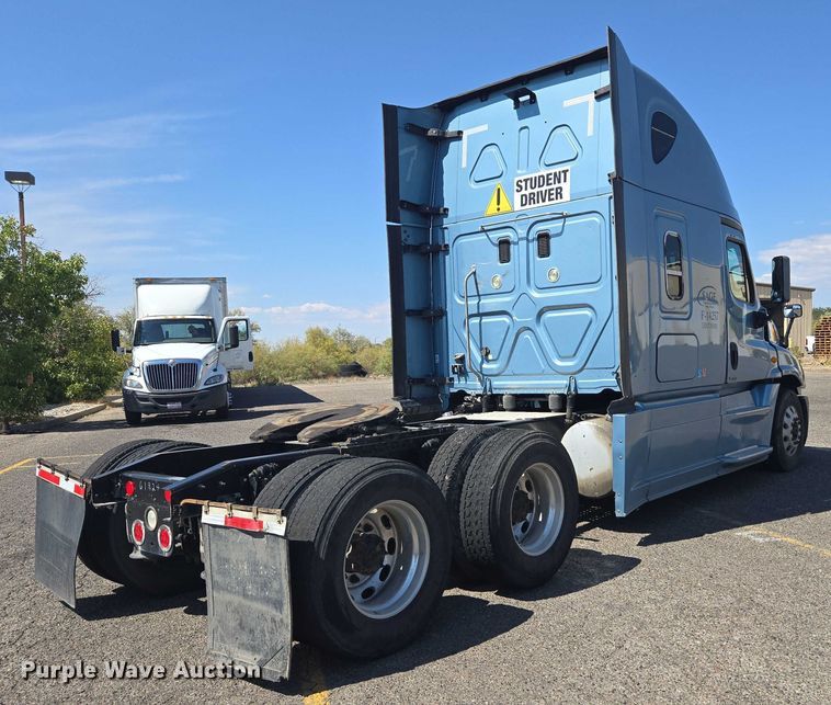 image for item EC1178 2014 Freightliner Cascadia semi truck