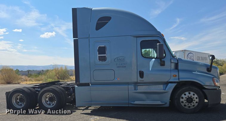 image for item EC1178 2014 Freightliner Cascadia semi truck