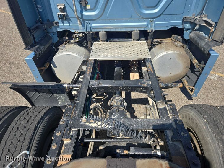 image for item EC1178 2014 Freightliner Cascadia semi truck