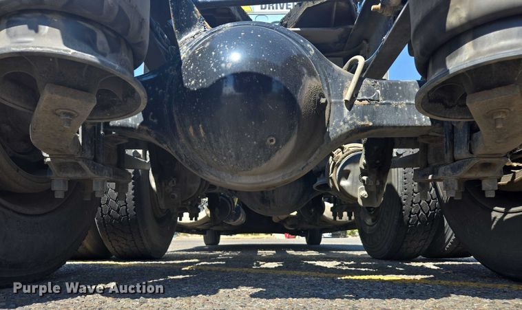 image for item EC1178 2014 Freightliner Cascadia semi truck