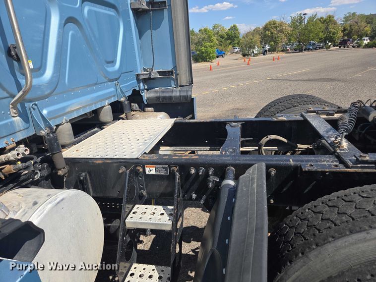 image for item EC1178 2014 Freightliner Cascadia semi truck