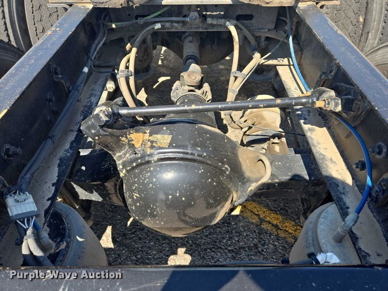 image for item EC1178 2014 Freightliner Cascadia semi truck