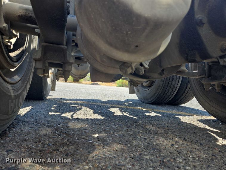 image for item EC1178 2014 Freightliner Cascadia semi truck