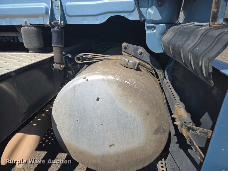 image for item EC1178 2014 Freightliner Cascadia semi truck