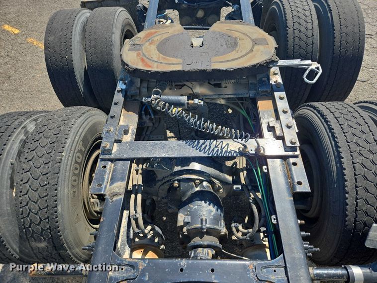 image for item EC1178 2014 Freightliner Cascadia semi truck