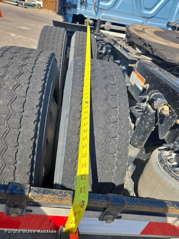 image for item EC1178 2014 Freightliner Cascadia semi truck