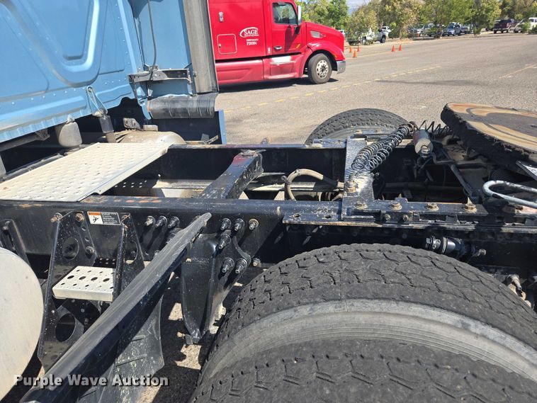 image for item EC1178 2014 Freightliner Cascadia semi truck