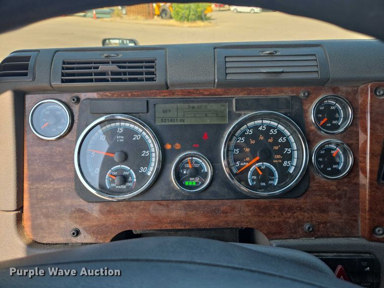 image for item EC1178 2014 Freightliner Cascadia semi truck