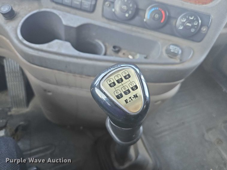 image for item EC1178 2014 Freightliner Cascadia semi truck