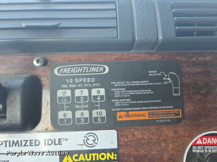 image for item EC1178 2014 Freightliner Cascadia semi truck