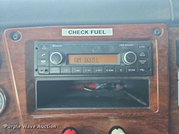 image for item EC1178 2014 Freightliner Cascadia semi truck