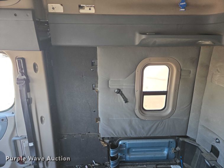 image for item EC1178 2014 Freightliner Cascadia semi truck