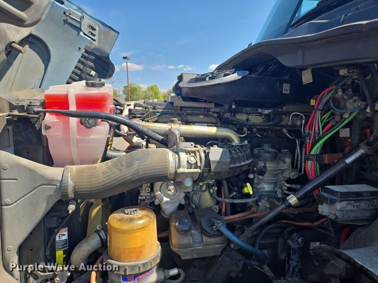 image for item EC1178 2014 Freightliner Cascadia semi truck