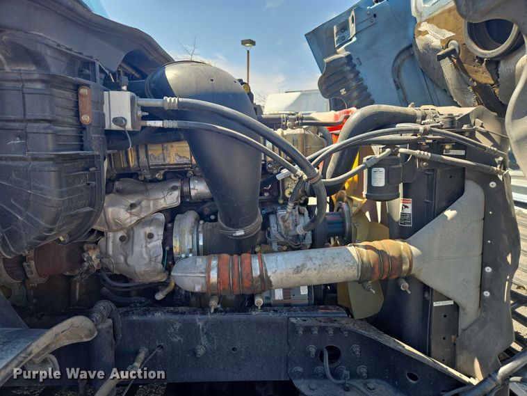 image for item EC1178 2014 Freightliner Cascadia semi truck