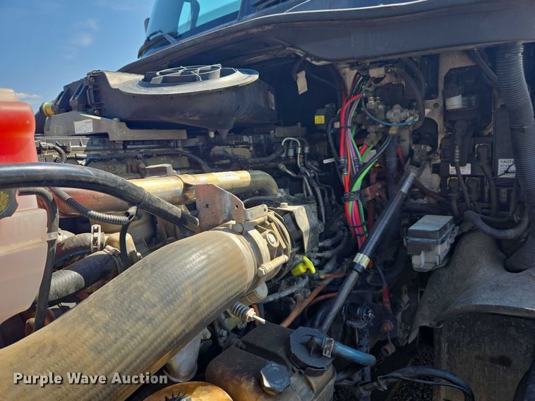 image for item EC1178 2014 Freightliner Cascadia semi truck