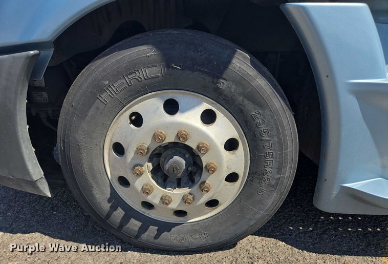 image for item EC1178 2014 Freightliner Cascadia semi truck