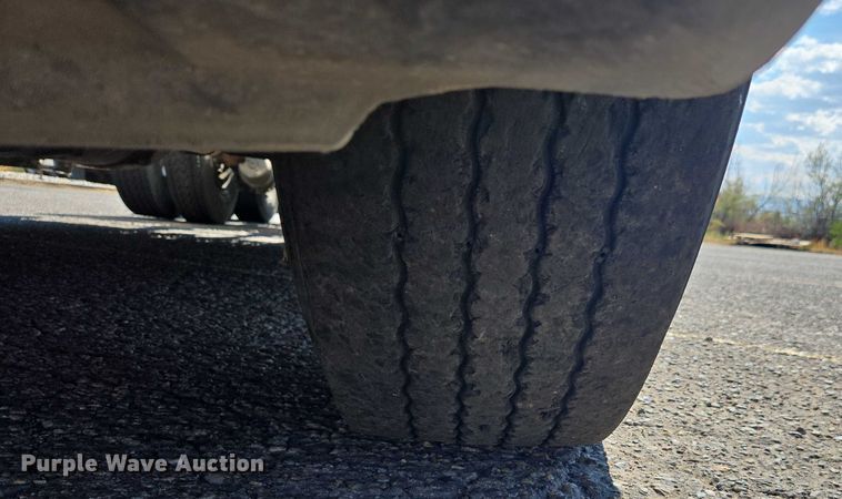 image for item EC1178 2014 Freightliner Cascadia semi truck