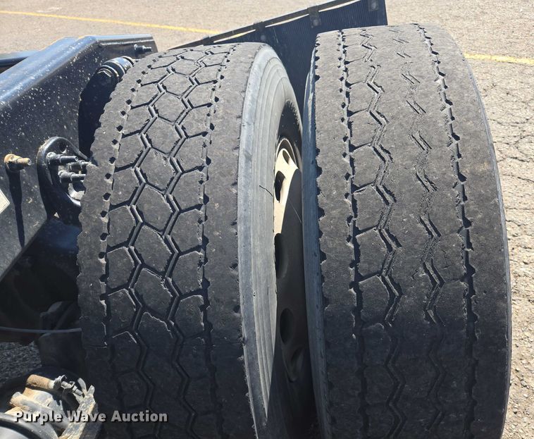 image for item EC1178 2014 Freightliner Cascadia semi truck