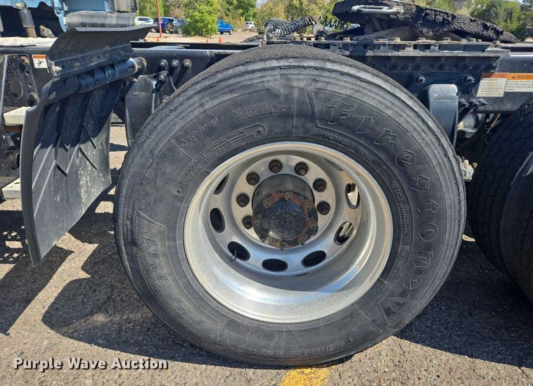 image for item EC1178 2014 Freightliner Cascadia semi truck