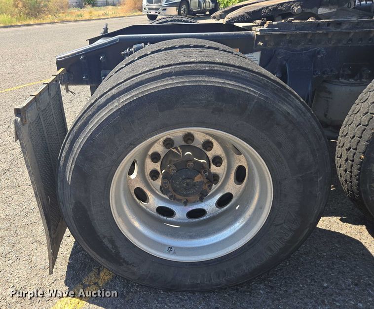 image for item EC1178 2014 Freightliner Cascadia semi truck