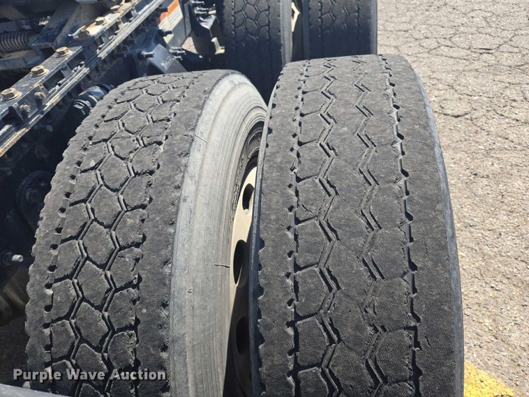 image for item EC1178 2014 Freightliner Cascadia semi truck