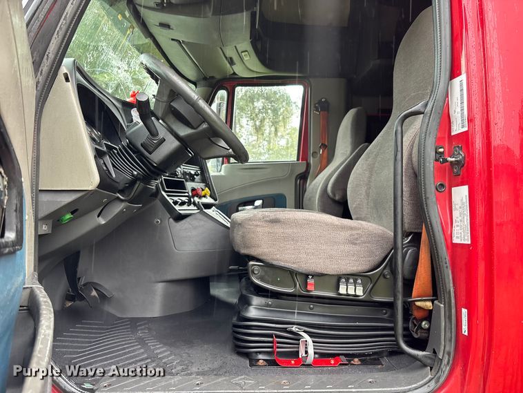 image for item EC3774 2017 International ProStar semi truck