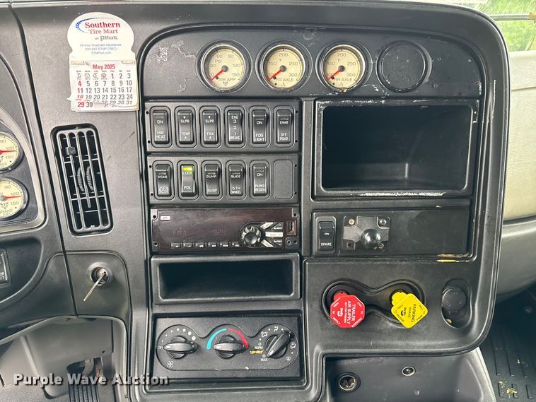 image for item EC3774 2017 International ProStar semi truck