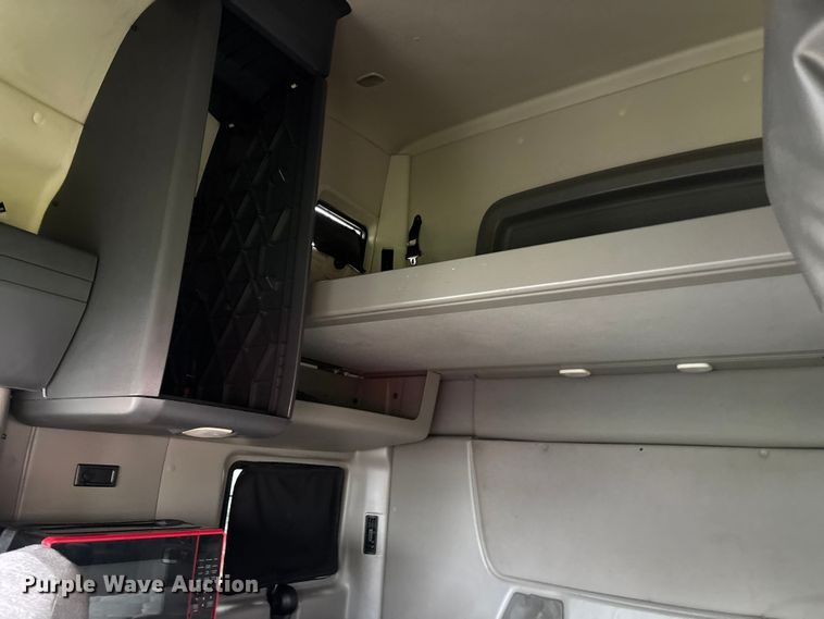 image for item EC3774 2017 International ProStar semi truck