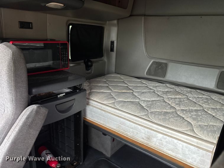 image for item EC3774 2017 International ProStar semi truck