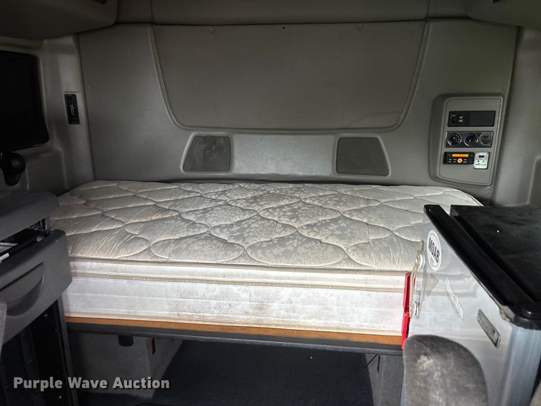 image for item EC3774 2017 International ProStar semi truck