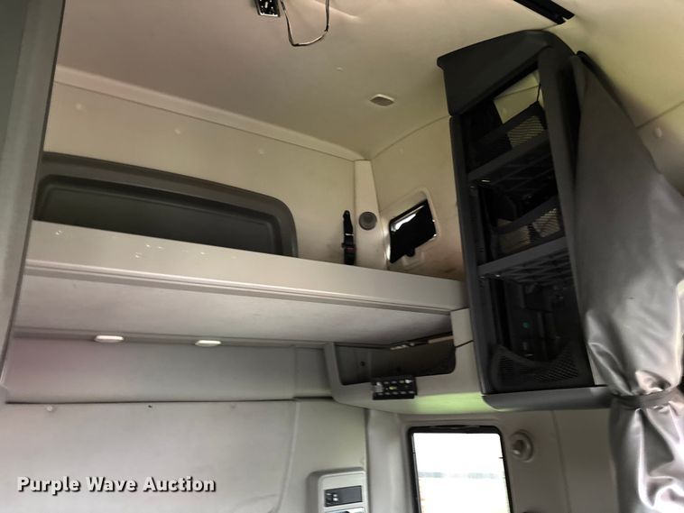 image for item EC3774 2017 International ProStar semi truck