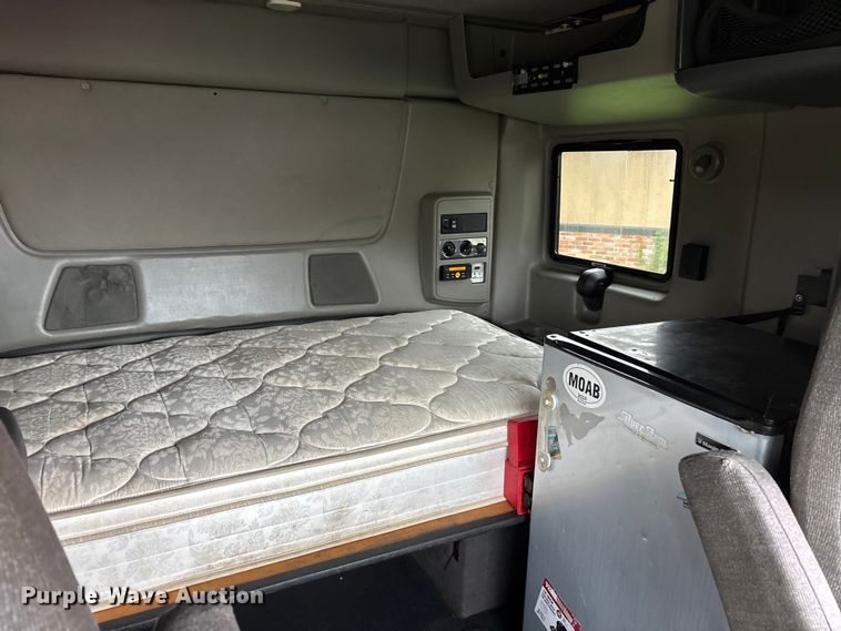 image for item EC3774 2017 International ProStar semi truck