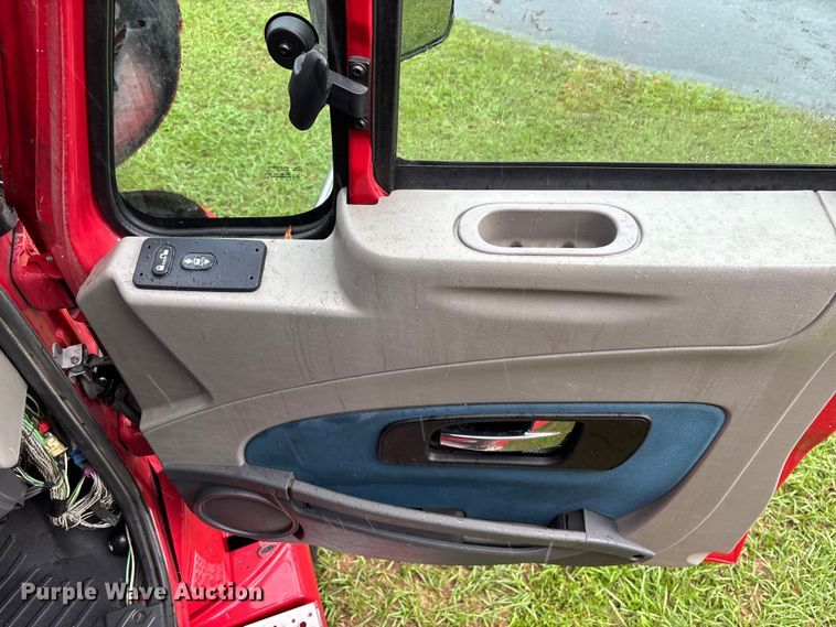 image for item EC3774 2017 International ProStar semi truck