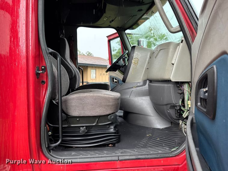 image for item EC3774 2017 International ProStar semi truck