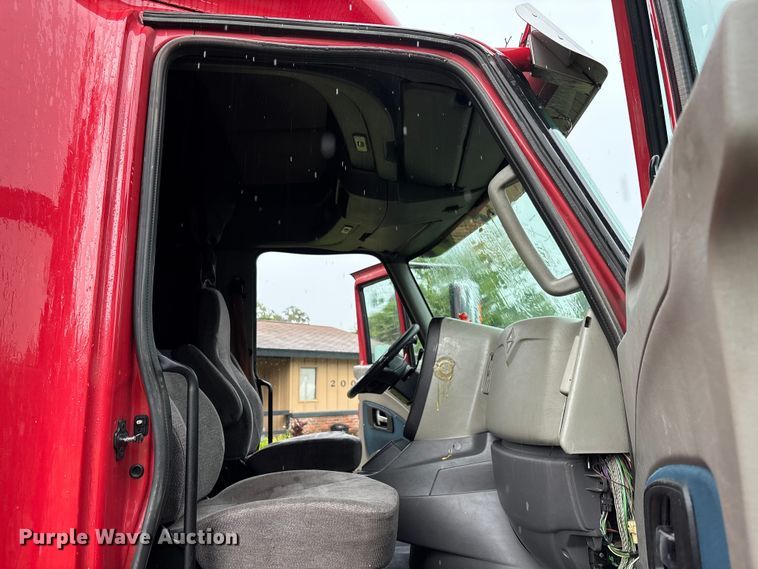 image for item EC3774 2017 International ProStar semi truck