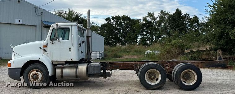 image for item ED2206 1996 International F-8200 truck cab and chassis