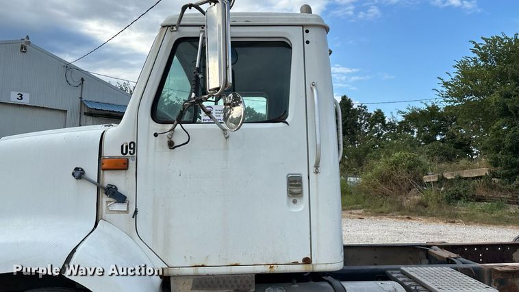image for item ED2206 1996 International F-8200 truck cab and chassis
