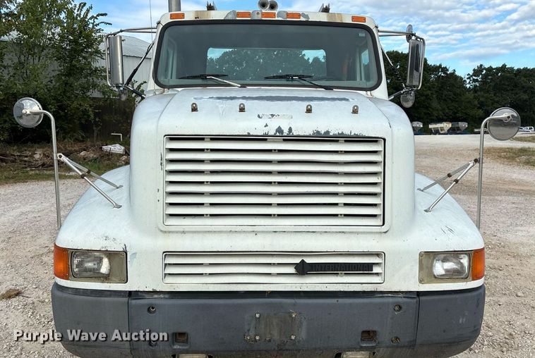 image for item ED2206 1996 International F-8200 truck cab and chassis