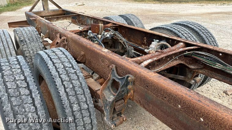 image for item ED2206 1996 International F-8200 truck cab and chassis