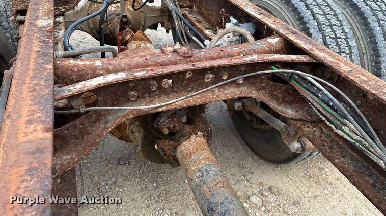 image for item ED2206 1996 International F-8200 truck cab and chassis