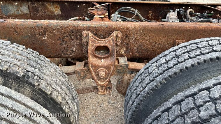 image for item ED2206 1996 International F-8200 truck cab and chassis