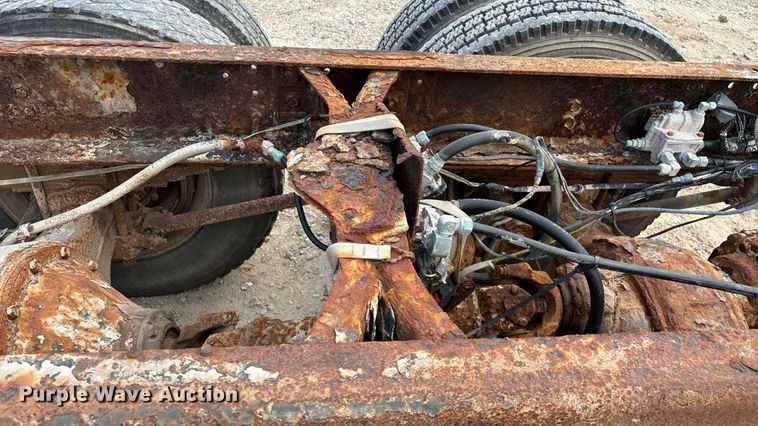 image for item ED2206 1996 International F-8200 truck cab and chassis