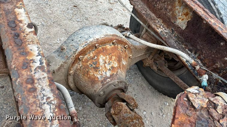 image for item ED2206 1996 International F-8200 truck cab and chassis