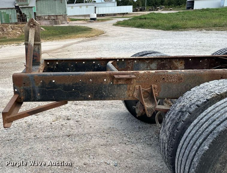 image for item ED2206 1996 International F-8200 truck cab and chassis